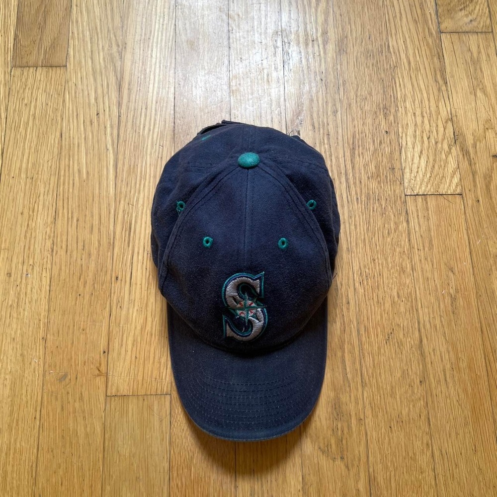 Seattle Mariners navy blue baseball cap with embroidered logo